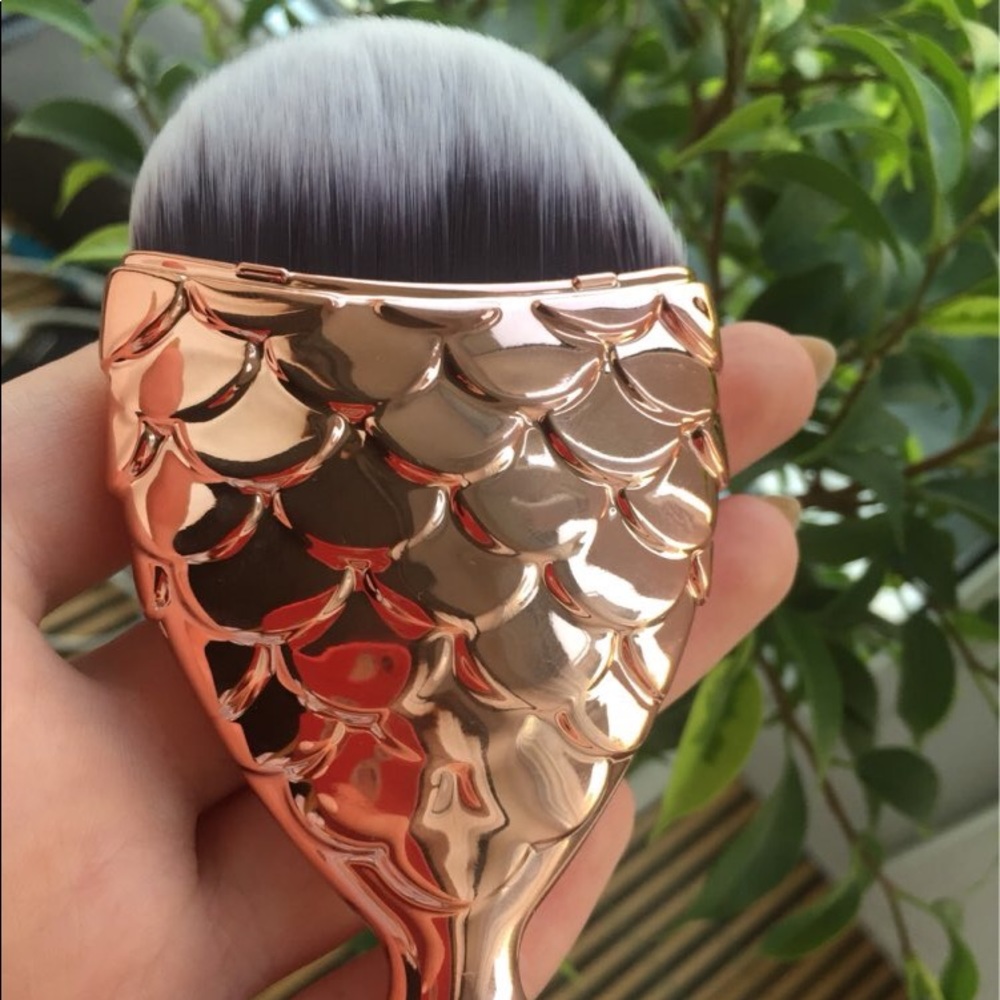 Brand new Rose Gold Chubby Mermaid Brush